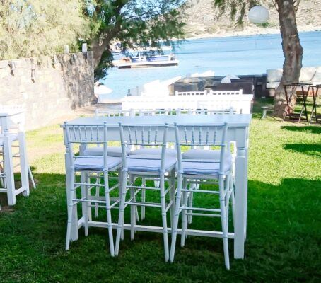 Chiavari stool bar