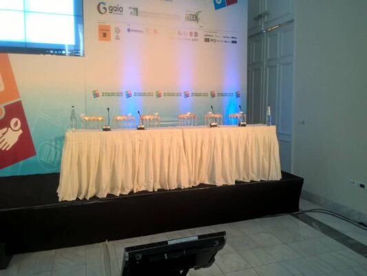 Τραπεζομάντηλο & skirting για συνεδριακό τραπέζι